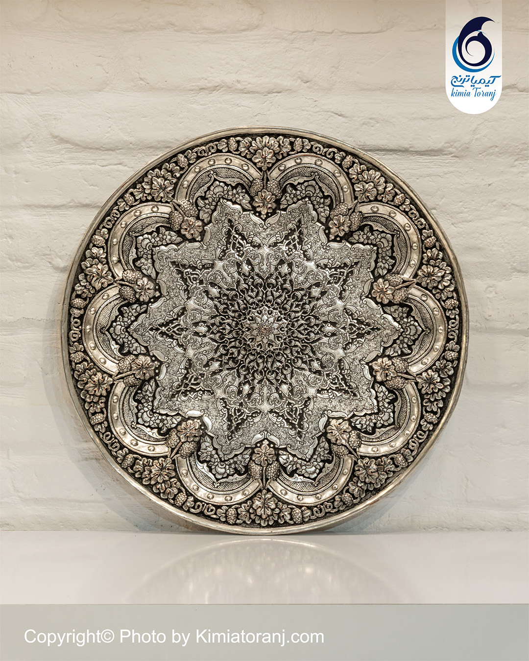 سینی دیوارکوب قلم زنی دست قلم گل برجسته و اسلیمی مجمع مسی سینی با روکش قلع با ضمانت اصالت صنایع دستی کیمیاترنج